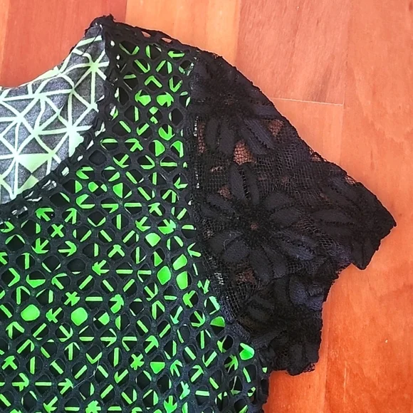 ✨️11✨RED CORAL COLLECTIONS, Unique Long Top or Dress, Neon Green Underlay w/ Blk - Picture 6 of 7